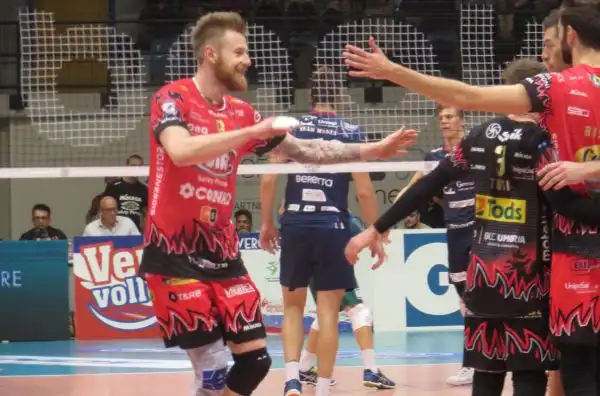 Zaytsev e compagni, alla prima con Bernardi come allenatore, tornano alla vittoria.