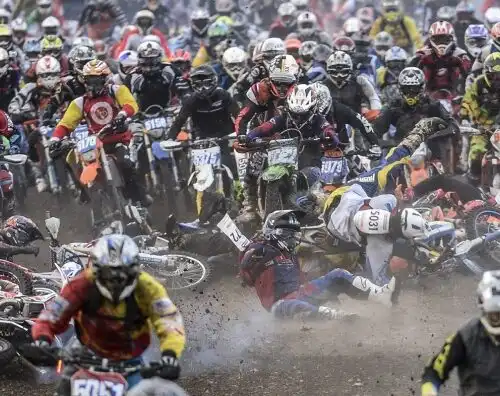 Tragedia nel motocross: morto a 13 anni