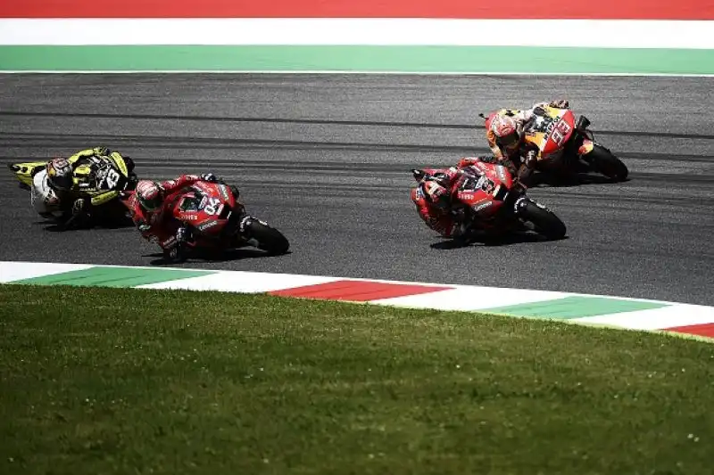 Sul podio con l'italiano e il Campione del mondo anche il compagno di squadra Dovizioso, quarta la Suzuki di Rins.