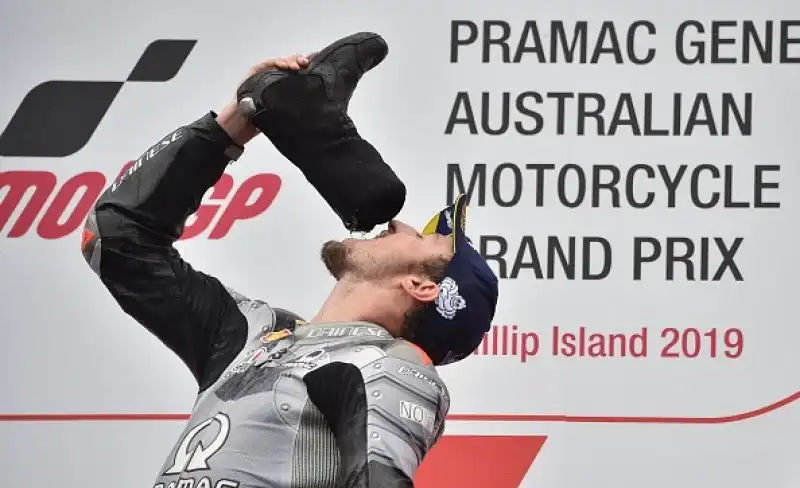 Alle spalle dello spagnolo Crutchlow e l'australiano Jack Miller. Quarto Bagnaia, sesto Iannone e ottavo Valentino Rossi alle spalle di Dovizioso.