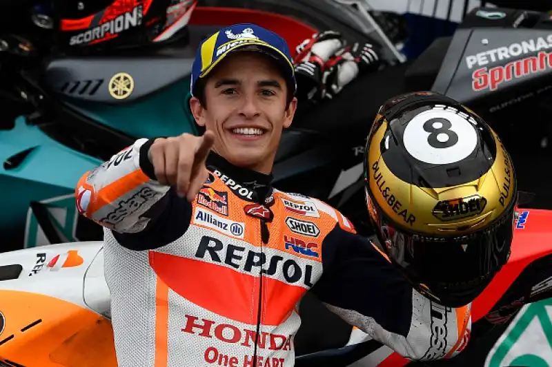 Marquez vince anche l'ultima, Valentino Rossi dietro. Jorge Lorenzo chiude l'ultima corsa della sua carriera al quattordicesimo posto.