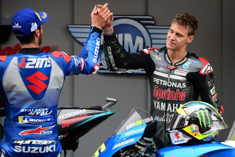 Terza vittoria stagionale per il francese, sul podio con lui Joan Mir e Rins. Quarto Franco Morbidelli davanti a Miller e Bagnaia.