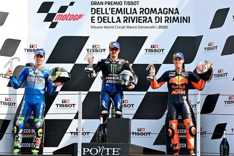 Alle spalle del catalano sul podio Joan Mir e Pol Espargaro. Solo ottavo Dovizioso, caduti Bagnaia e Valentino Rossi.
