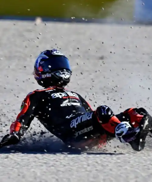 MotoGp, brutta caduta per Maverick Viñales: che spavento!
