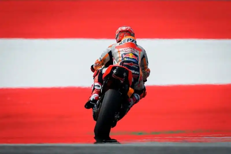 Jorge Lorenzo ha vinto il Gran Premio d'Austria a Spielberg. Al Red Bull Ring il numero 99 doma dopo un duello spettacolare Marc Marquez e conquista la terza vittoria stagionale. 