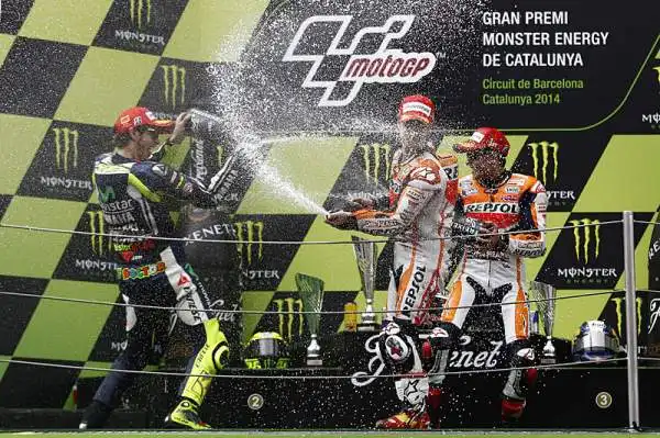 Gp Catalogna: vince Marquez, Rossi 2°. Gara intensa ma a spuntarla è ancora una volta il catalano della Honda, al settimo successo di fila. Bene Valentino. Terzo Pedrosa.