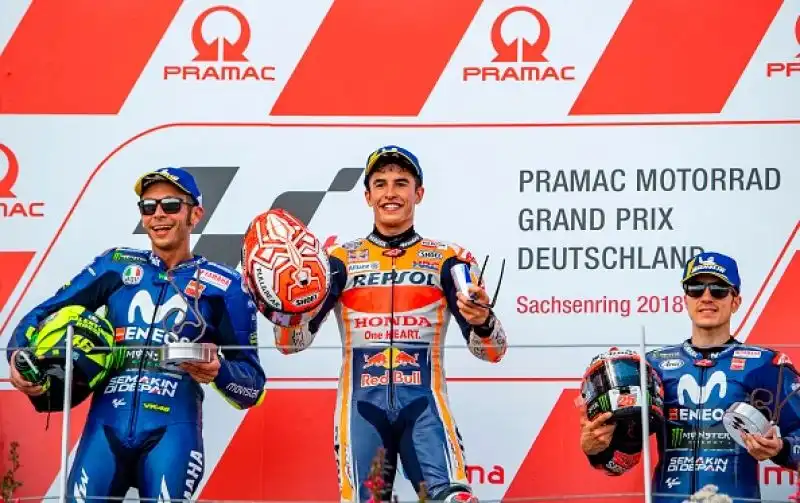 Marc Marquez domina il Gran Premio della Germania. Al Sachsenring il centauro catalano centra la quinta vittoria stagionale, la nona consecutiva nella corsa tedesca. 
