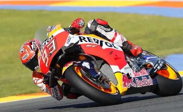Lorenzo vince l’ultima in Yamaha, Rossi quarto. A Valencia terzo posto per Iannone, all'ultima in Ducati.