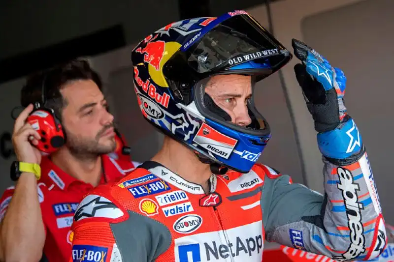 Lorenzo beffa Dovizioso e Marquez nelle prove del GP di Aragon, il Dottore, diciottesimo, mai così male dal 2006.