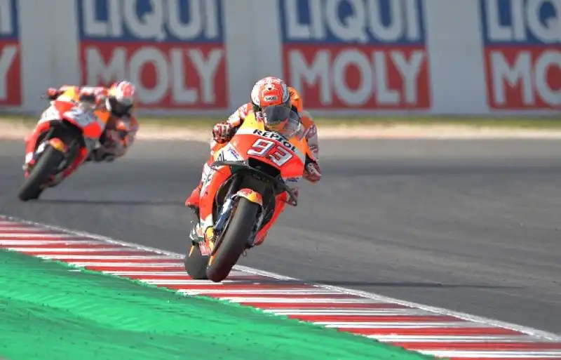 Alle spalle delle due Ducati la Yamaha di Vinales, poi Dovizioso e Marquez, settimo Valentino Rossi.