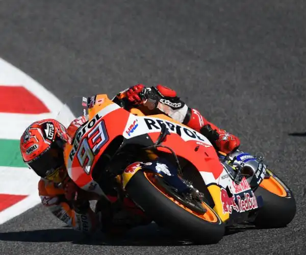 Il Dottore, dopo aver faticato nelle libere, ha piazzato la zampata negli ultimi secondi delle qualifiche, lasciandosi alle spalle il futuro compagno di squadra Viñales e a Iannone.