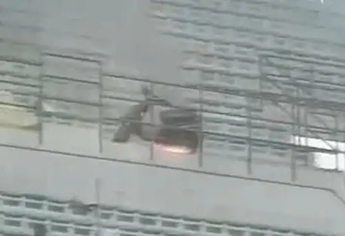Gettò scooter a San Siro, ora è stato licenziato