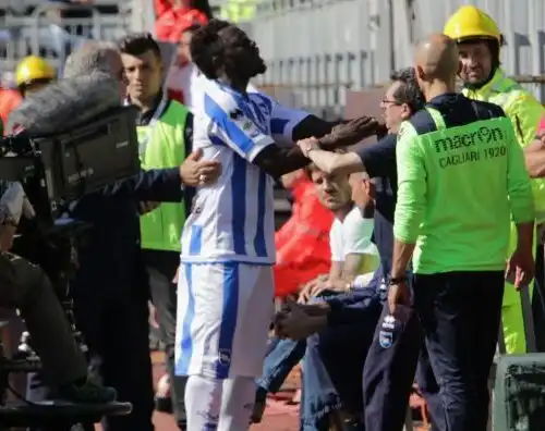 Muntari abbandona il campo