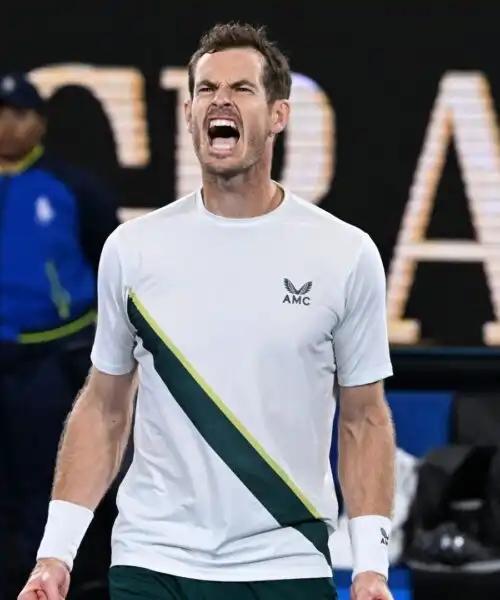 Andy Murray si infuria con l’arbitro, poi vince alle 4 di notte