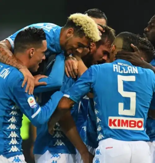 Il Napoli c’è: Udinese travolta, Juventus avvicinata