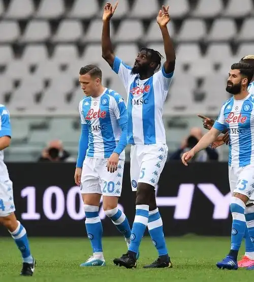 Serie A: il Napoli vince a Torino e aggancia la Juve