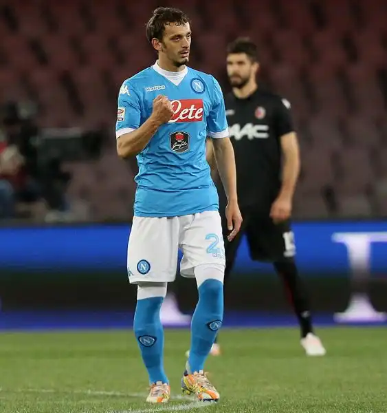 Il Napoli spazza via il Bologna. Gabbiadini con una doppietta che chiude la gara già nel primo tempo. E Mertens la chiude addirittura con una tripletta. In gol anche David Lopez.