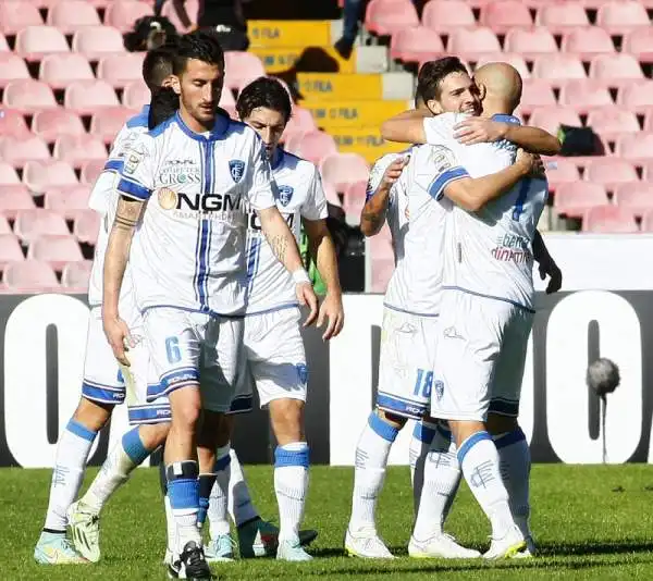 Pareggio ricco di emozioni al San Paolo con i toscani che vanno sul 2-0 con le reti di Rugani e Verdi e con il Napoli che acciuffa il pari con i gol di Zapata e De Guzman.