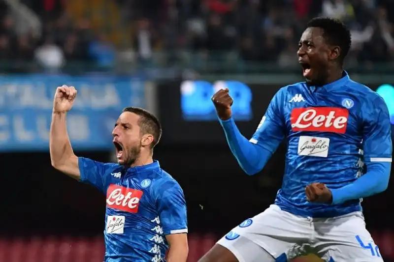 Mertens scatenato: tripletta per il centravanti belga. Insigne e Milik a segno, di Caputo il gol della bandiera per l'Empoli.