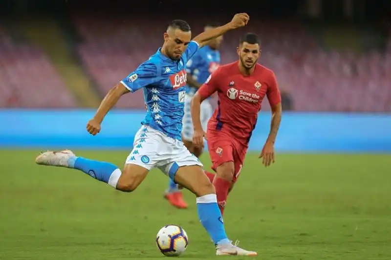 La squadra di Ancelotti ferma la corsa della Fiorentina, battuta 1-0 in un San Paolo quasi deserto.