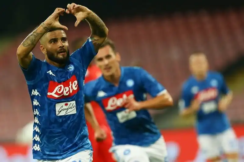 La squadra di Ancelotti ferma la corsa della Fiorentina, battuta 1-0 in un San Paolo quasi deserto.
