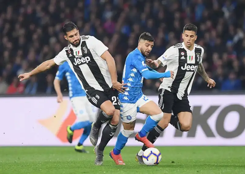 Un'espulsione per parte e Insigne sbaglia il rigore della parità: finisce 1-2, bianconeri a più sedici.
