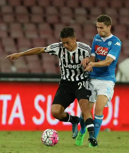 La Juve sprofonda a Napoli. Insigne (che poi si infortuna) e Higuain firmano il 2-1. Inutile la rete di Lemina.