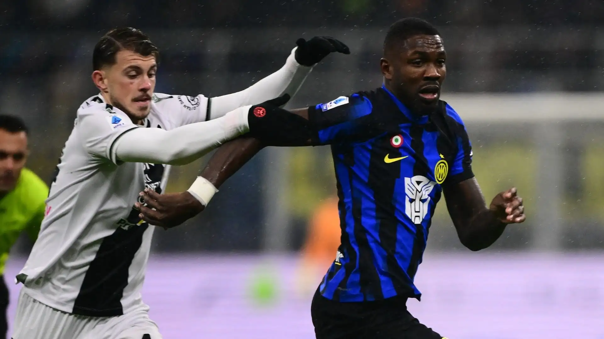 Nelle ultime ore il Napoli però è tornato ad insidiare la Juventus
