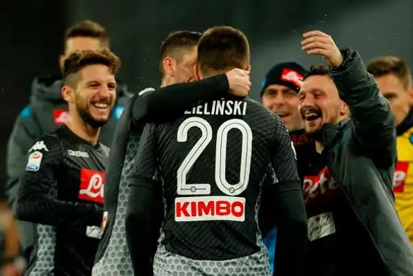Nel primo tempo Insigne sblocca il risultato con un bel colpo sotto a superare Donnarumma, nella ripresa Zielinski raddoppia su assist di Mertens. Nel finale Romagnoli pesca il jolly da fuori area ma 