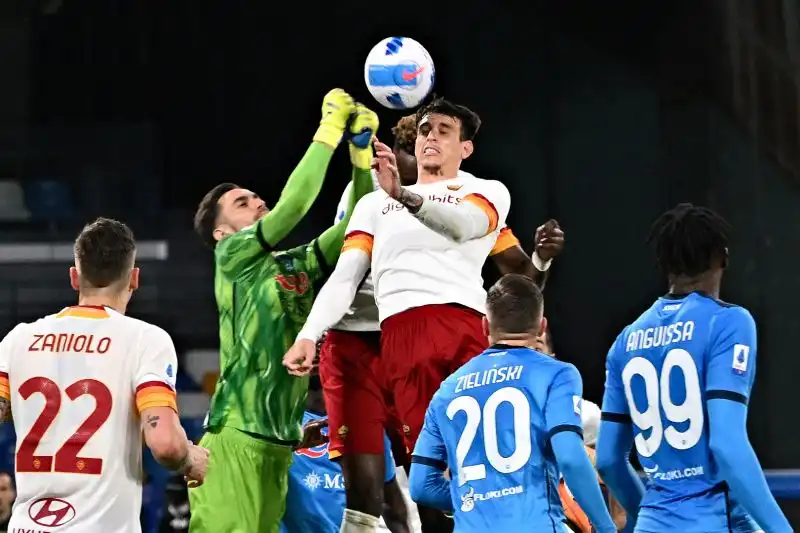 Il Napoli frena in casa contro la Roma e si allontana dallo scudetto: a Insigne replica El Shaarawy