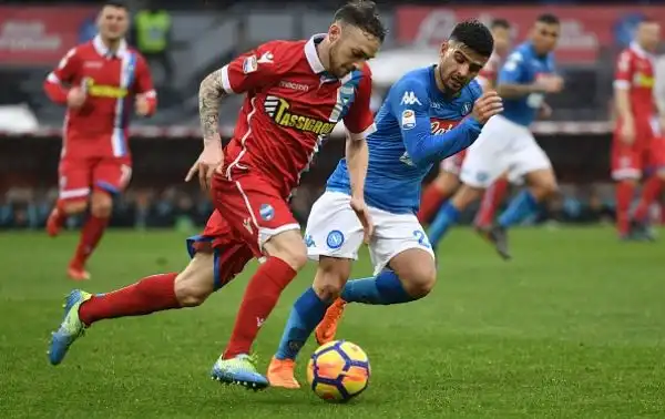 Il Napoli risponde alla Juventus e, battendo la Spal per 1-0 con il gol a inizio partita di Allan, si riprende la vetta della classifica. Annullato anche un gol ad Hamsik con l'intervento del Var.