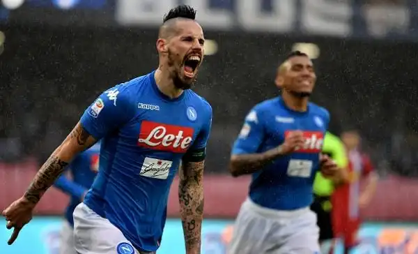 Il Napoli risponde alla Juventus e, battendo la Spal per 1-0 con il gol a inizio partita di Allan, si riprende la vetta della classifica. Annullato anche un gol ad Hamsik con l'intervento del Var.