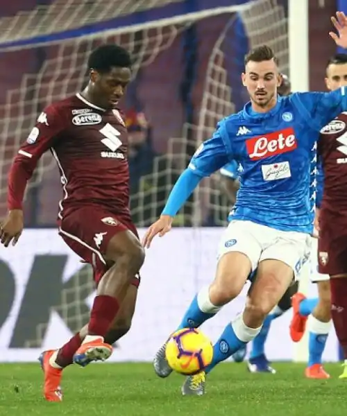 Napoli ingrigito: Torino in salvo