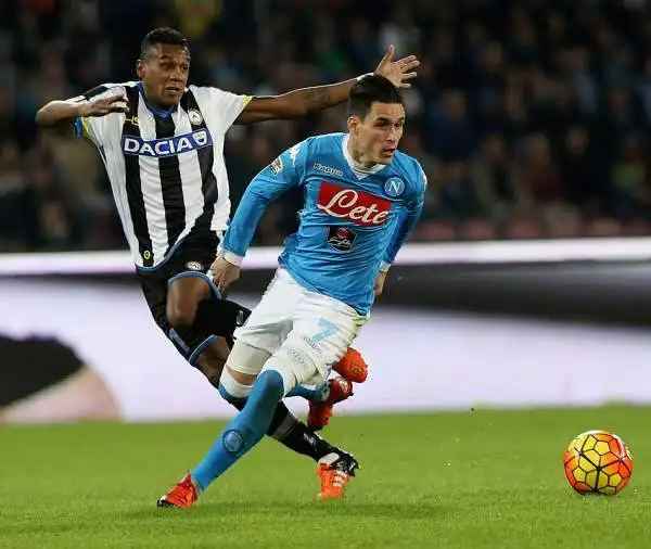 Il Napoli continua la sua corsa battendo l'Udinese al San Paolo con un gol ad inzio ripresa del suo bomber Gonzalo Higuain. La squadra di Sarri torna così a due punti dalla vetta.