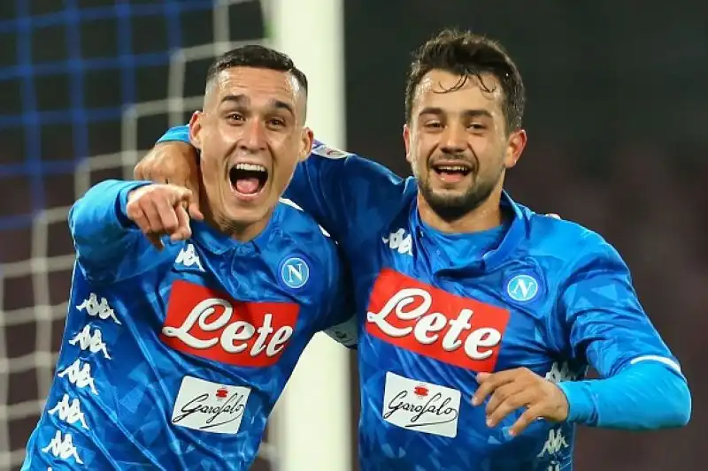 La squadra di Ancelotti liquida 4-2 l'Udinese e rosicchia tre punti alla Juventus, ma che spavento per il portiere Ospina.