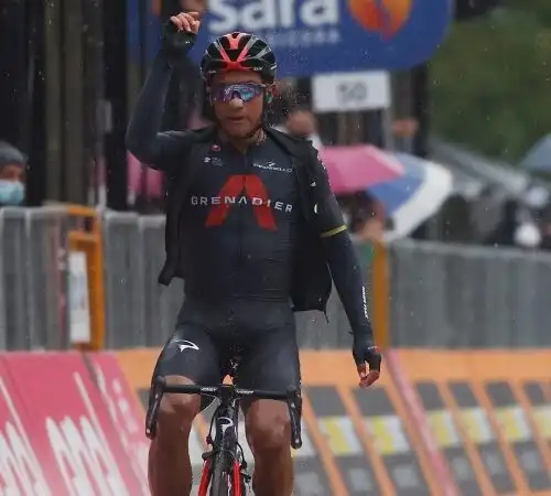Giro, Narvaez vince a Cesenatico