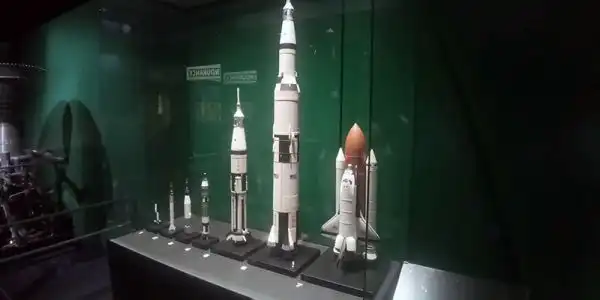A Milano affascinante mostra sulla NASA e sullo Spazio: si estende per 1500 metri quadri, tra razzi, Space Shuttle, Lunar Rover, simulatore di centrifuga spaziale.