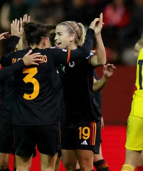 Nel freddo di Monaco le ragazze della Roma scaldano i cuori