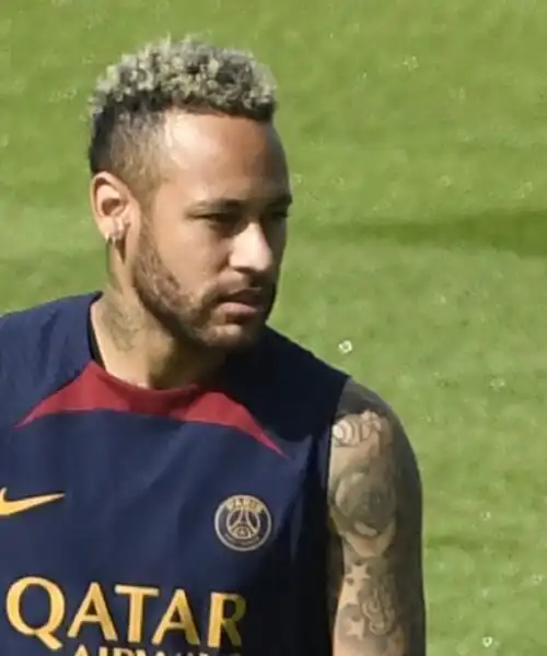 Psg, nuova svolta per il futuro di Neymar: tifosi furiosi, le foto