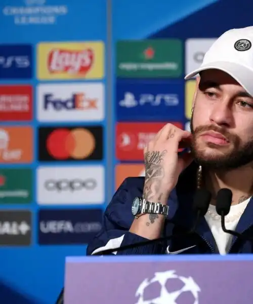 Neymar in conferenza stampa: “Ci sono discussioni”