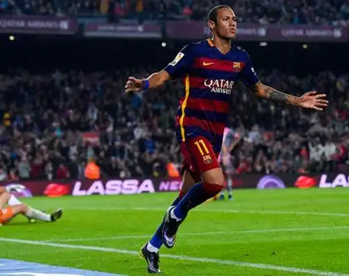 Neymar resterà al Barça, lo dice papà