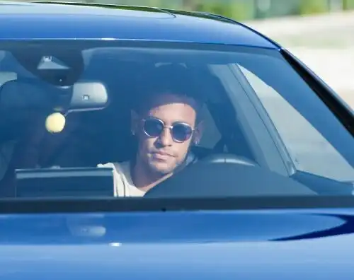 Ufficiale, Neymar va via: calciomercato rivoluzionato