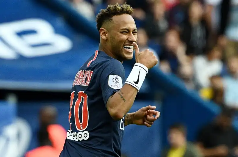 Neymar spegne le voci sul Real Madrid