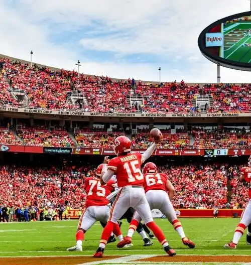 NFL, Chiefs e Rams imbattute