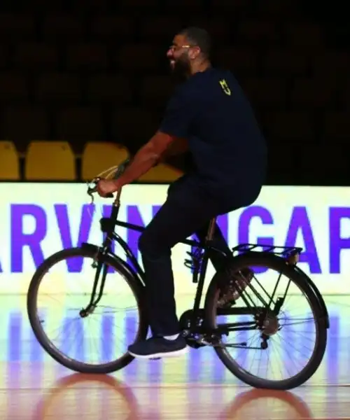 Modena si presenta, Ngapeth fa il Ganna