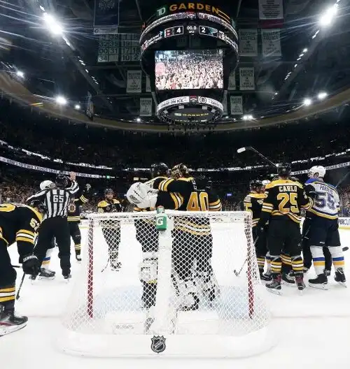 Stanley Cup, colpo Bruins: si va a gara 7