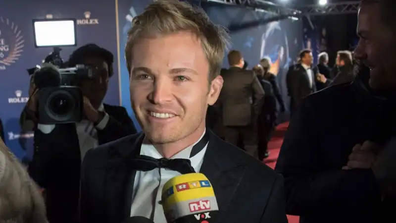 F1, anche Nico Rosberg affonda il colpo su Lewis Hamilton