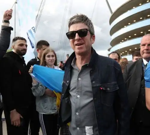 Noel Gallagher, colpito da una testata dal padre di un calciatore, ha rischiato grosso