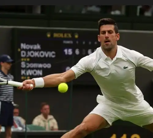 Novak Djokovic si ripete e lascia un set sull’erba all’esordio