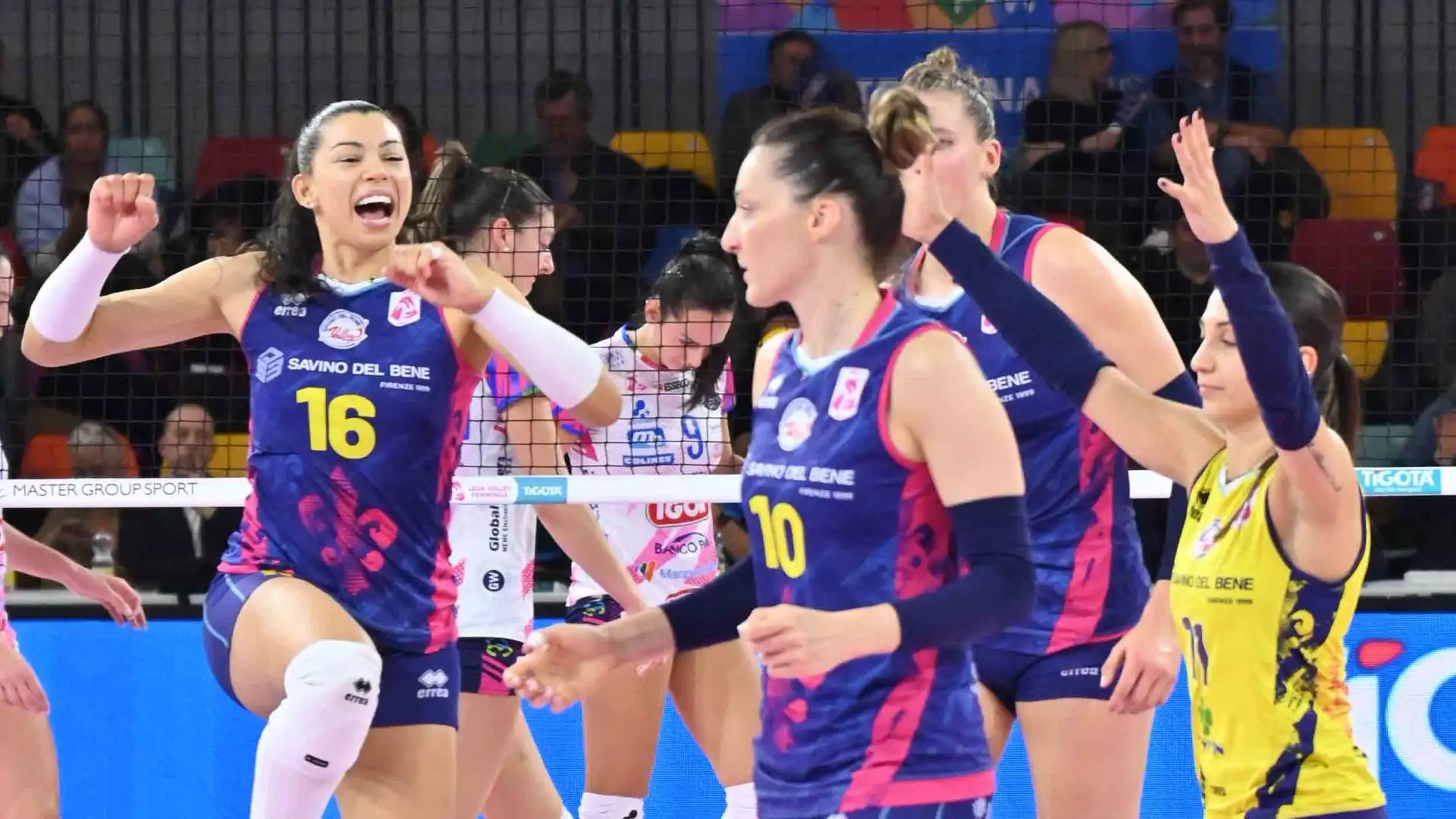 Dopo un timeout di Bernardi, Novara ha inserito Buijs in banda, ma la squadra ha continuato a subire gli attacchi di Scandicci, che si è aggiudicata il set con un risultato di 25-11.
